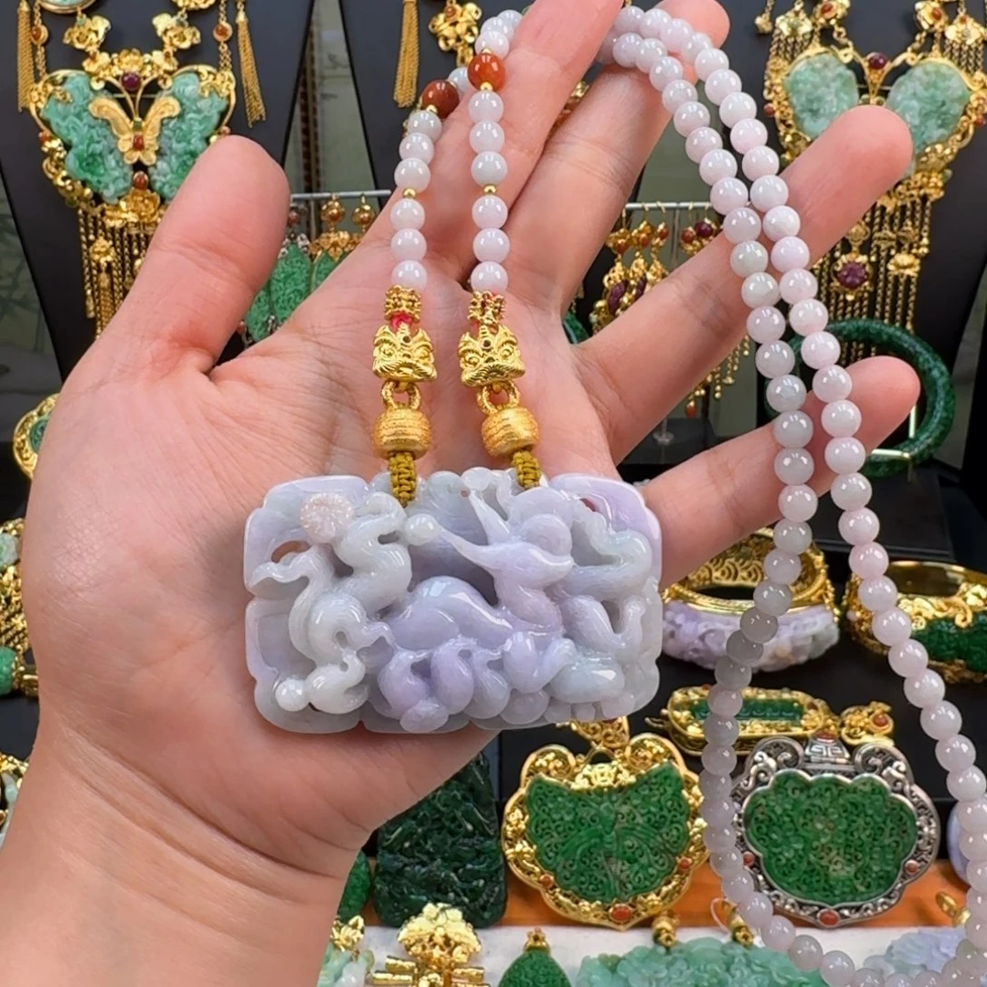 翡翠未镶嵌颈饰九尾吊坠 炸价