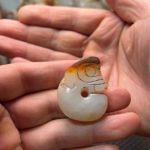 和田玉未镶嵌把件