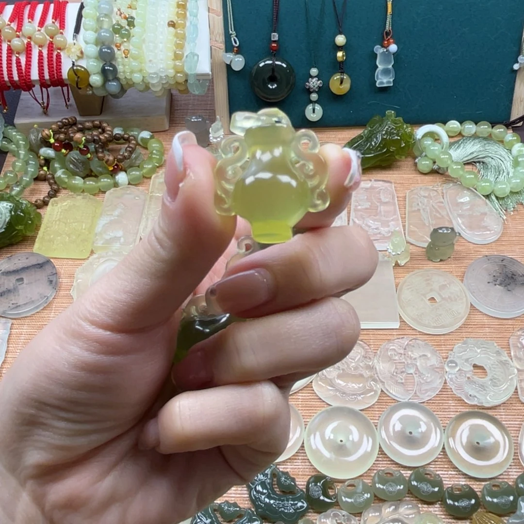 用***3蛇纹石玉未镶嵌颈饰