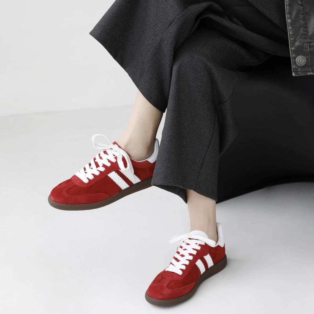 轻便红色厚底德训鞋女秋冬复古拼色平底系带运动休闲板鞋2025新款