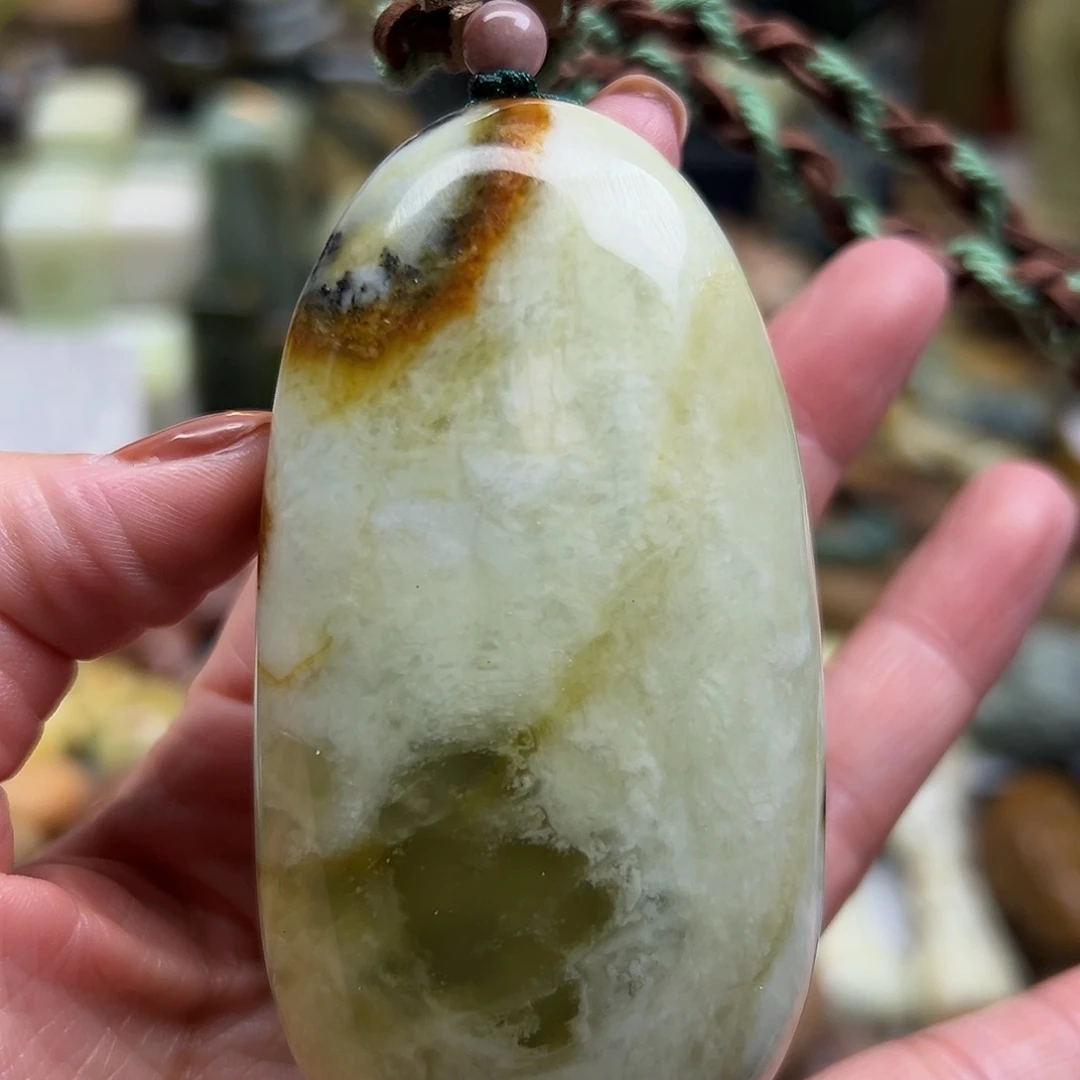 岫玉未镶嵌颈饰花玉手玩