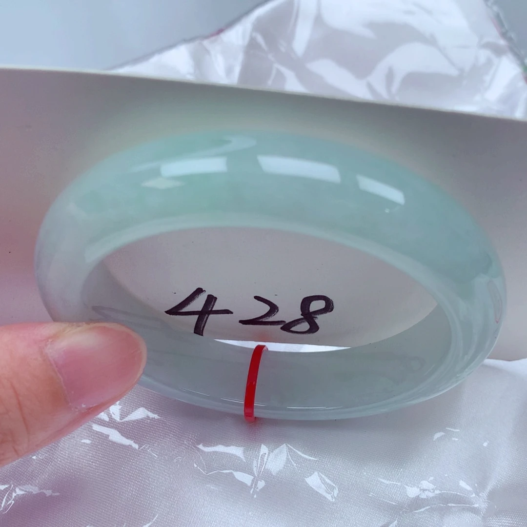 翡翠手镯未镶嵌翡翠