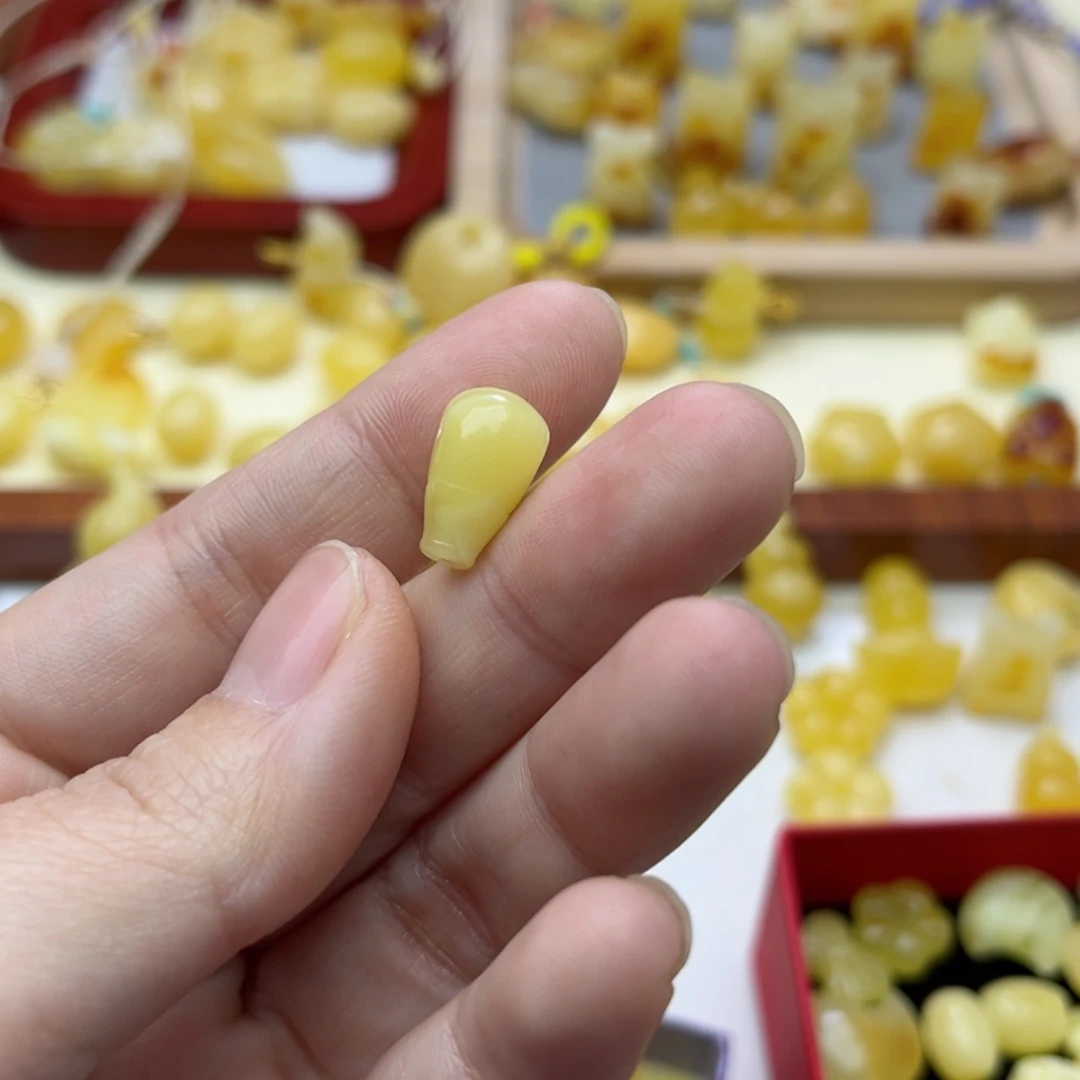 【闪购商品】蜜蜡裸石未镶嵌配饰