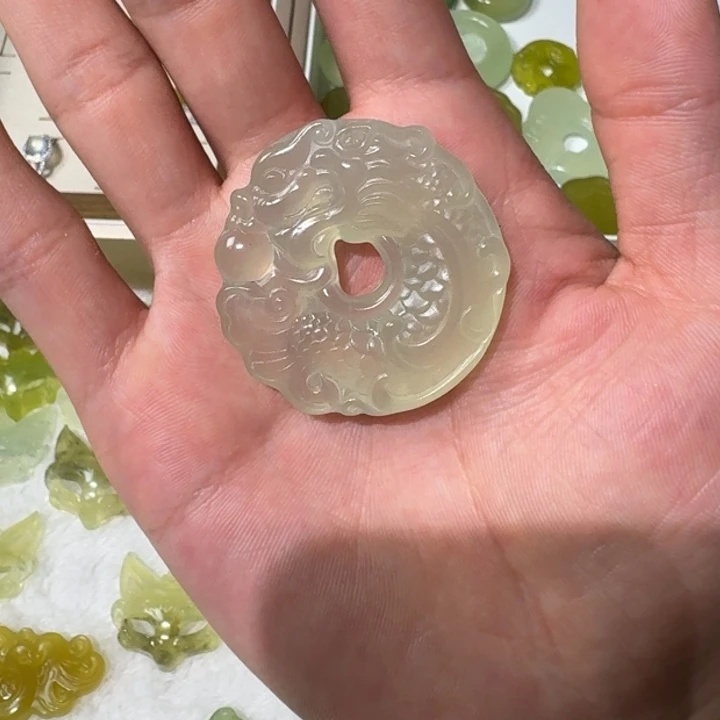 未镶嵌蛇纹石玉吊坠(不含链)