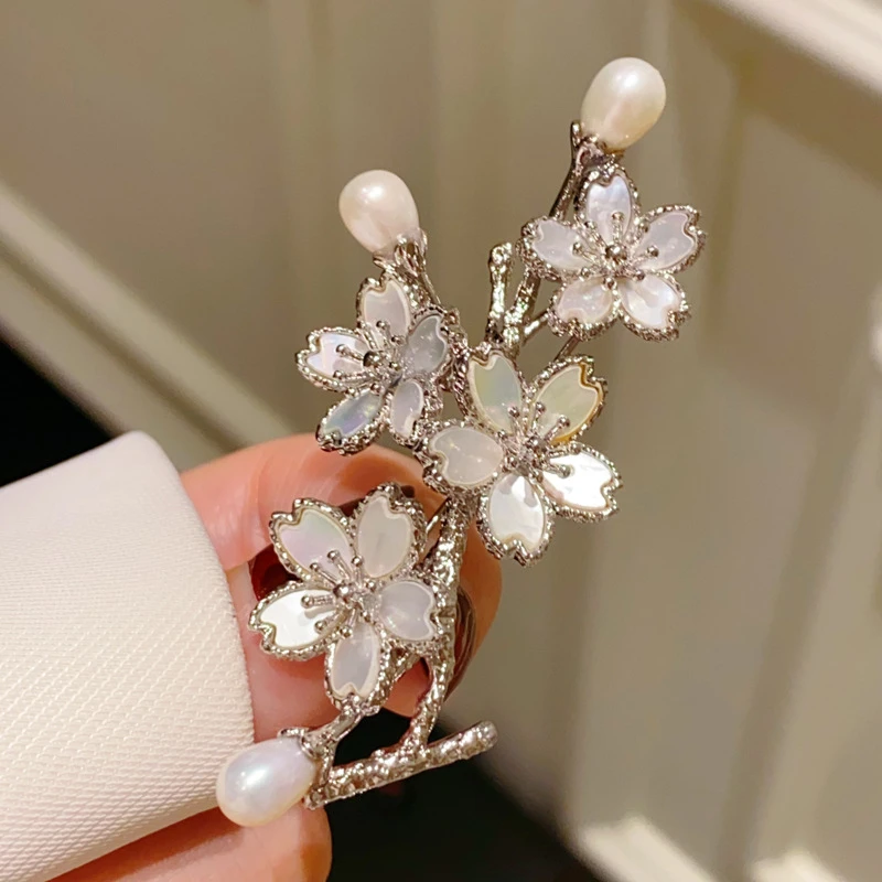铜合金胸针 新款腊梅花胸针胸花气质高级感花朵西装旗袍百搭轻奢