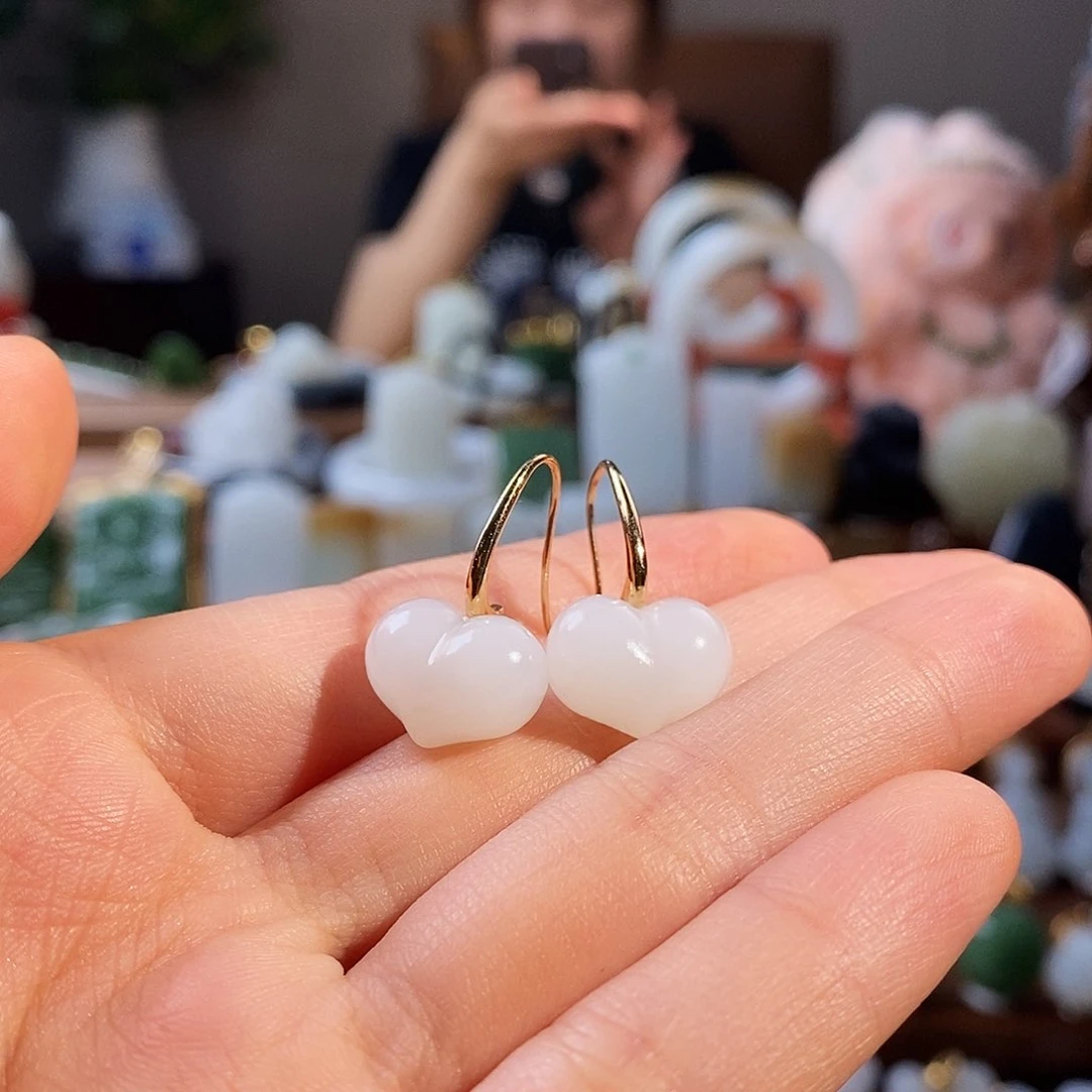V***O和田玉（白玉）18K金镶嵌耳饰
