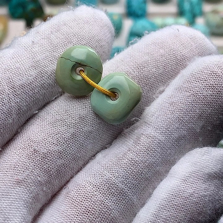 绿松石未镶嵌珠宝奇石直径11+特色菜籽黄扣子一对