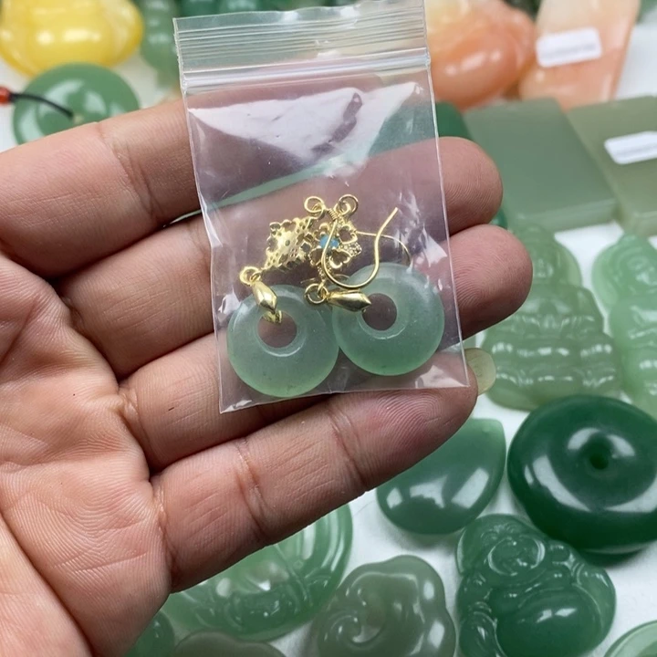 东陵石颈饰未镶嵌汉*