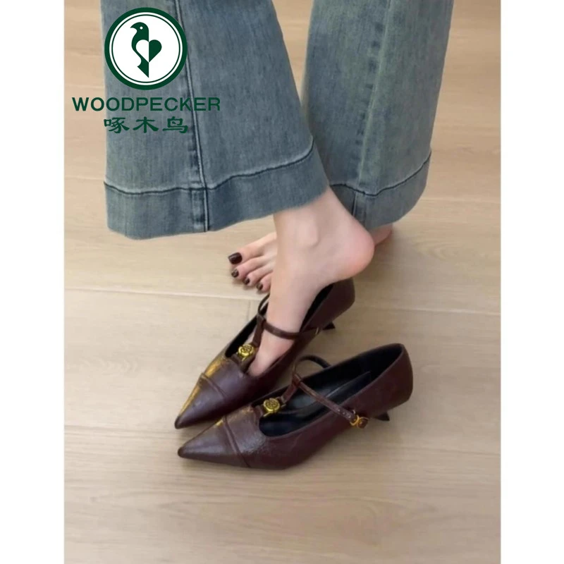 啄木鸟气质尖头小猫跟T字带扣玛丽珍鞋女新款复古山茶花通勤单鞋
