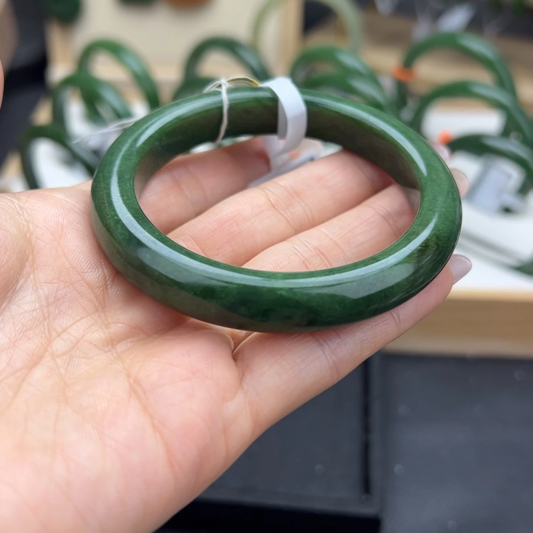 和田玉（碧玉）未镶嵌手镯