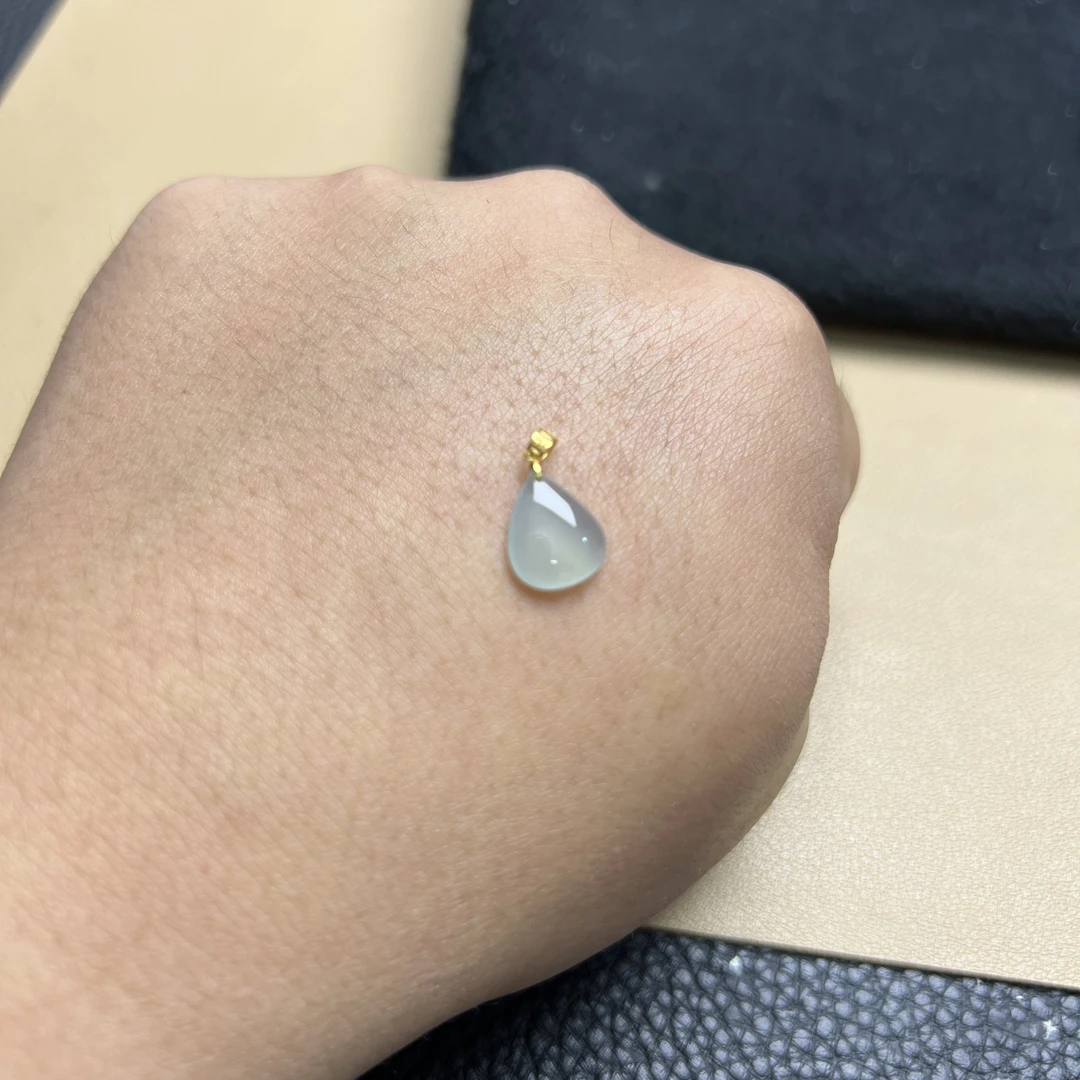 翡翠水滴吊坠冰种水头好18K金滴水成财好运女士高贵