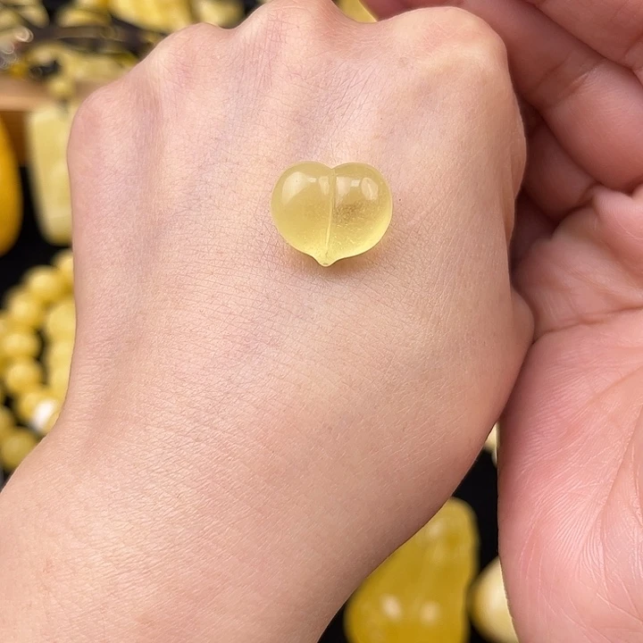 琥珀未镶嵌颈饰琥珀