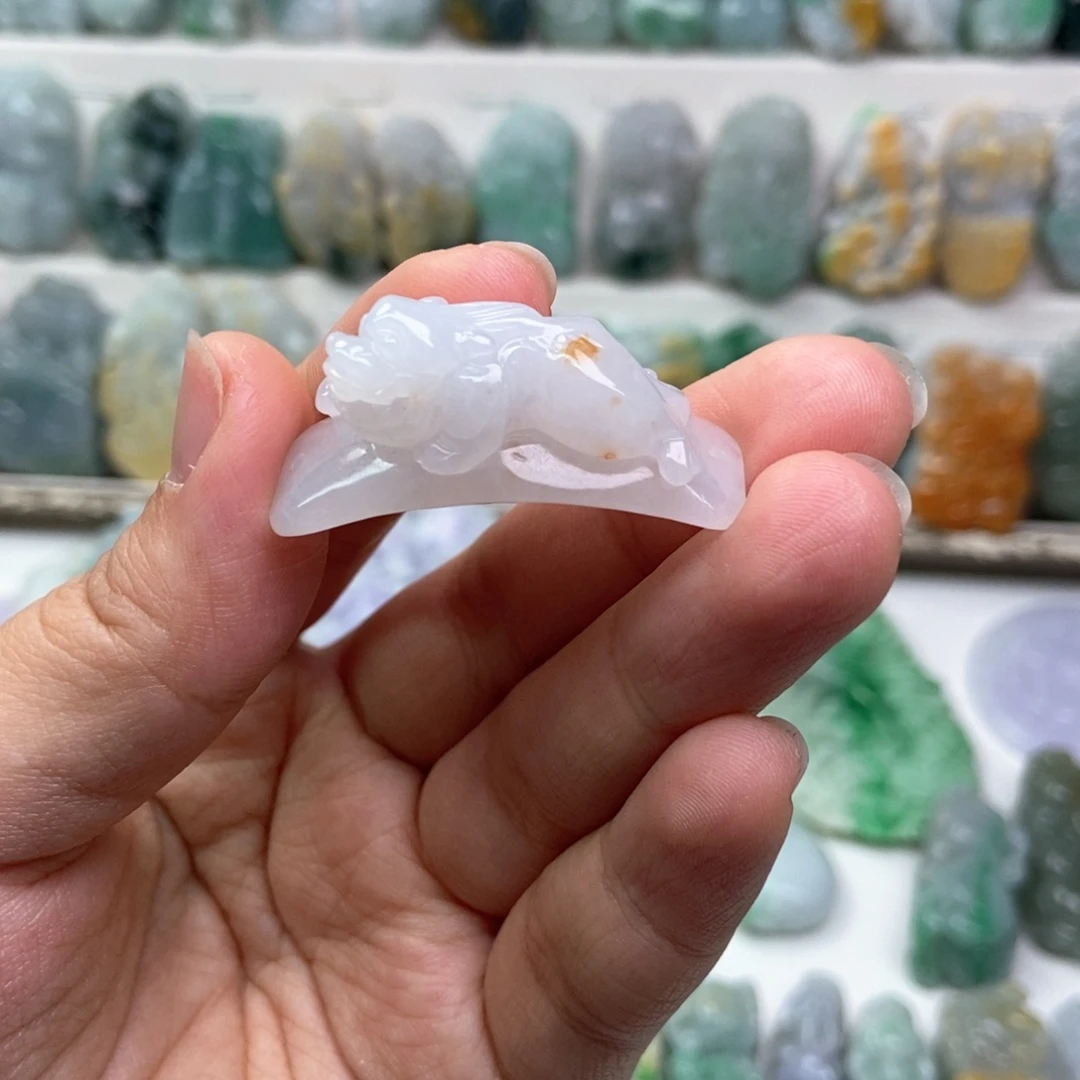 翡翠未镶嵌吊坠(赠链)