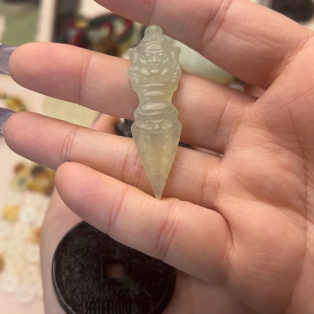 蛇纹石玉颈饰合金