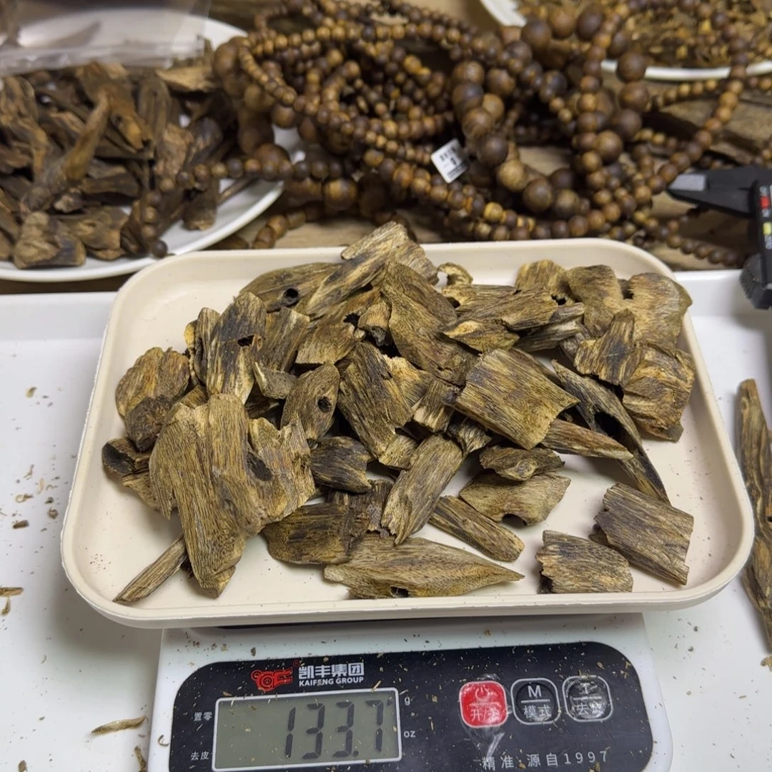 ****留沉香沉香碎屑绿棋楠原料块料133克
