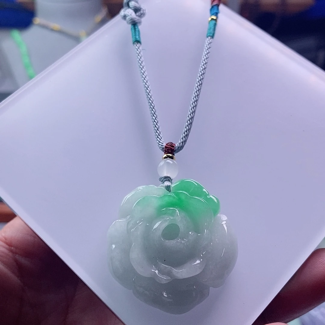 翡翠未镶嵌吊坠(赠链)