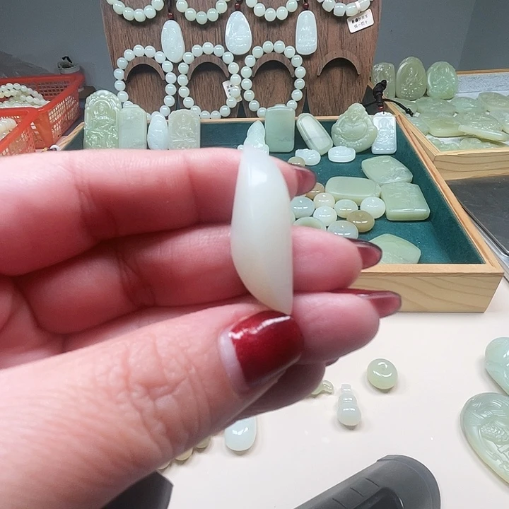 和田玉（糖玉）未镶嵌珠宝半成品