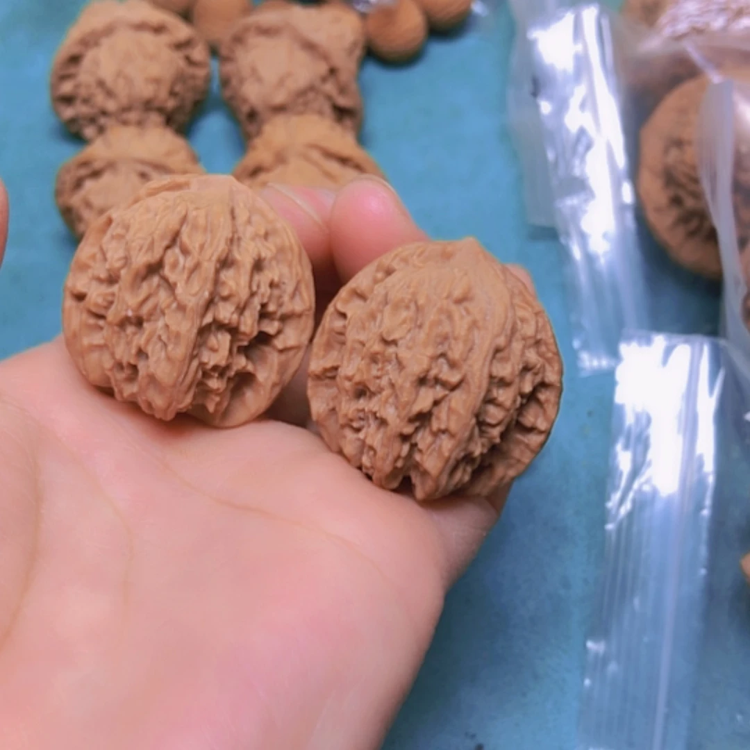 【闪购商品】摆件核桃32黄杆狮子头磕尖