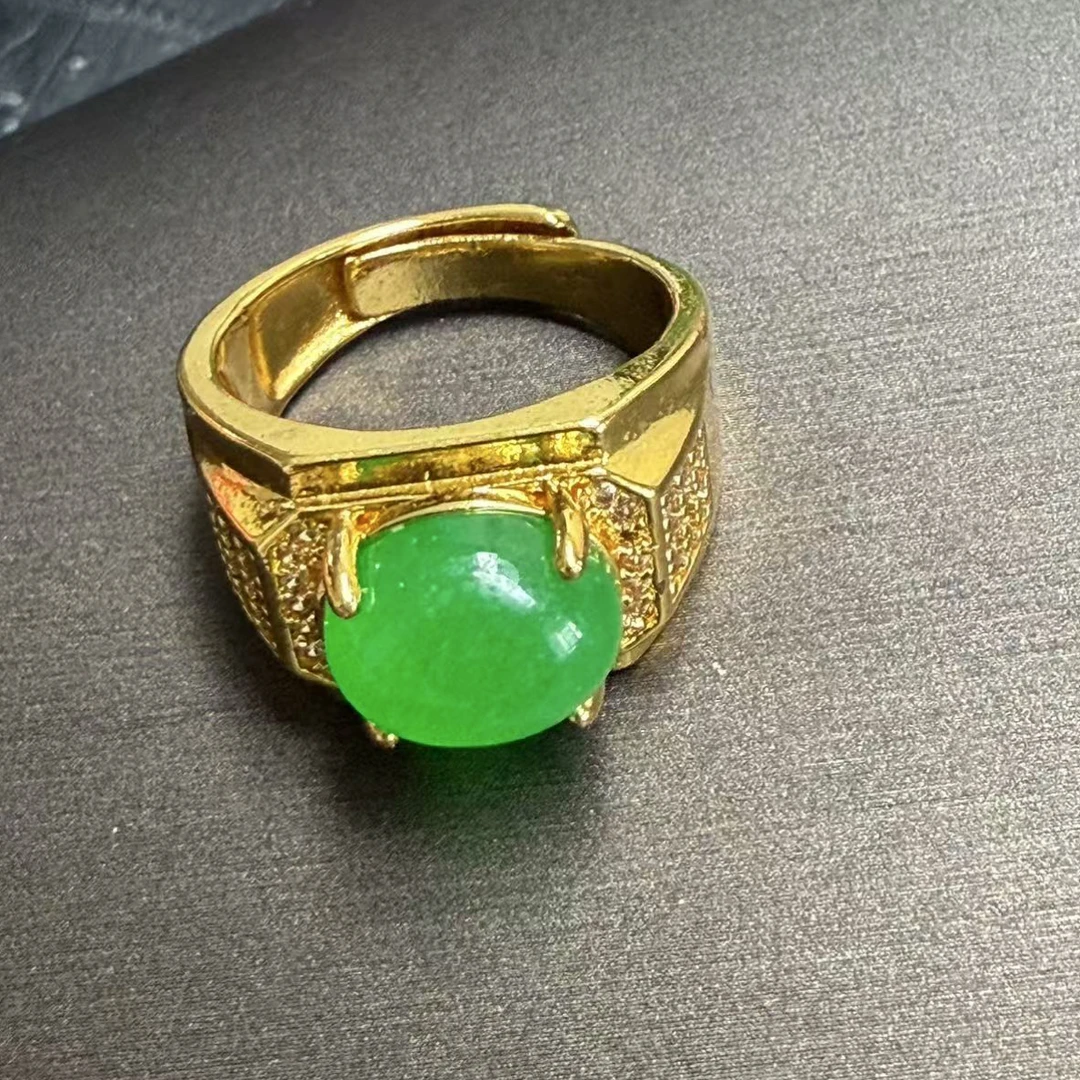 翡翠戒指气质时尚