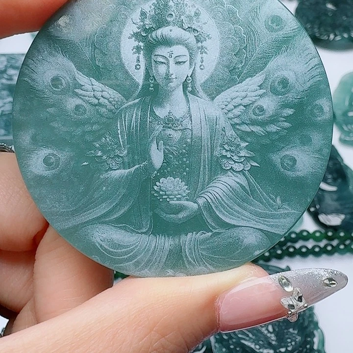 翡翠未镶嵌颈饰多样性发其一