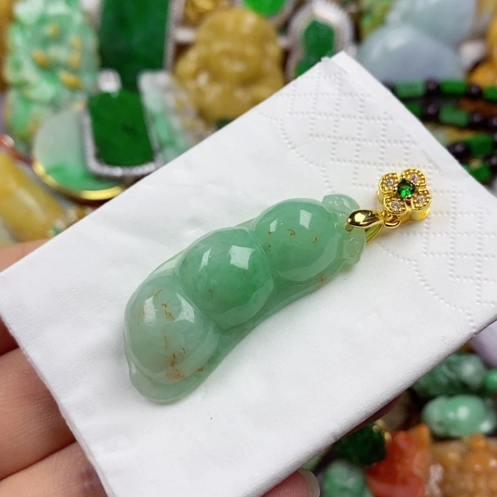 翡翠未镶嵌吊坠(赠链)