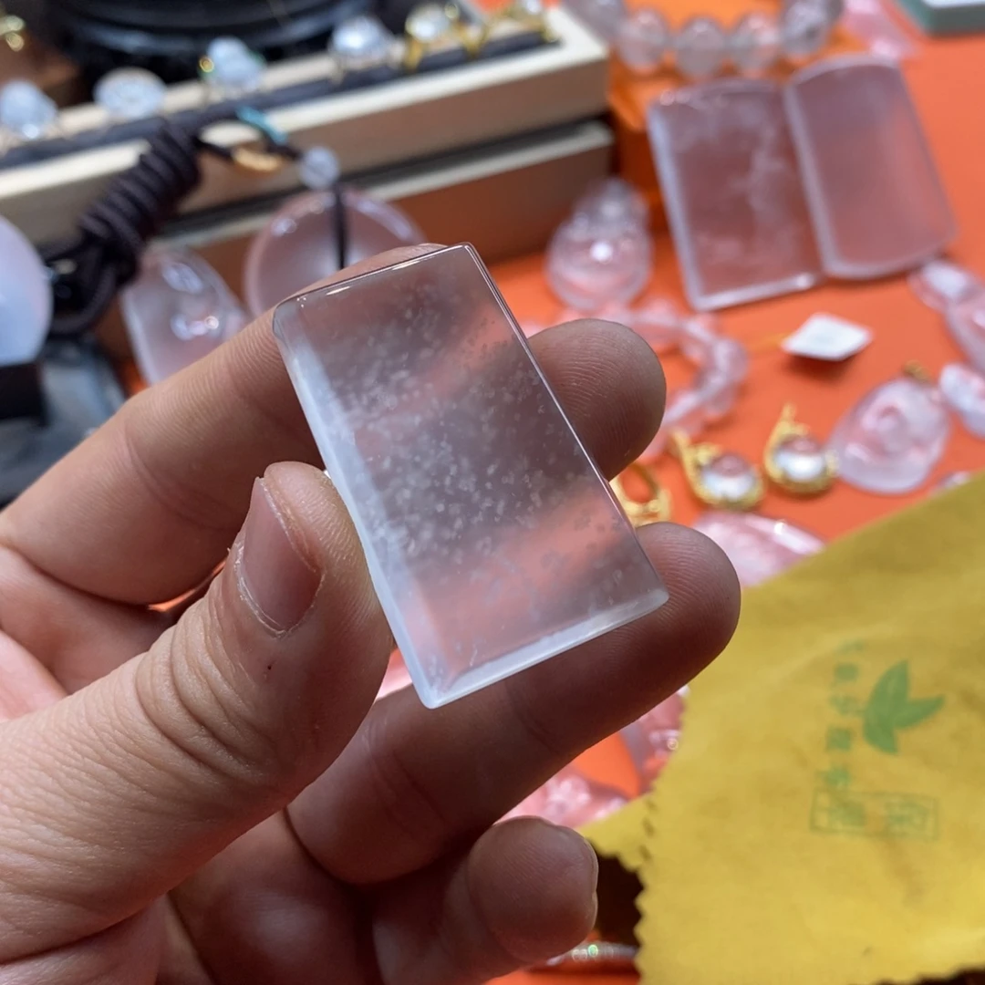 石英质玉吊坠未镶嵌鲸*