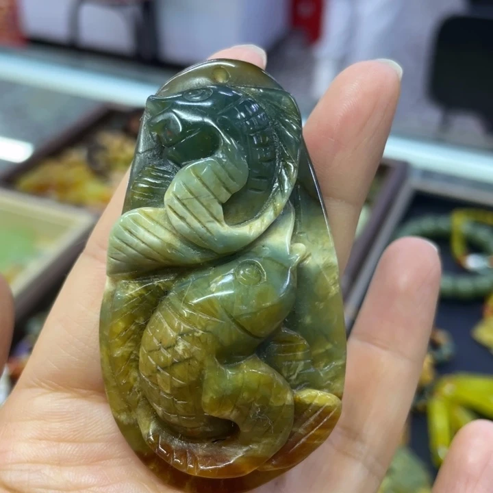 未镶嵌蛇纹石玉颈饰