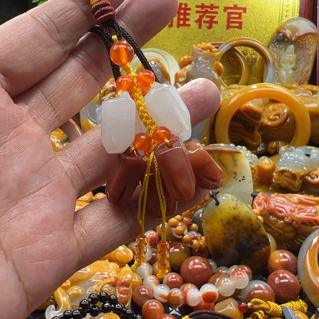 石英质玉未镶嵌颈饰