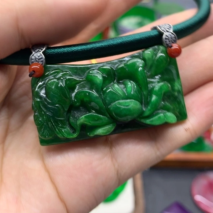 颈饰未镶嵌翡翠吊坠