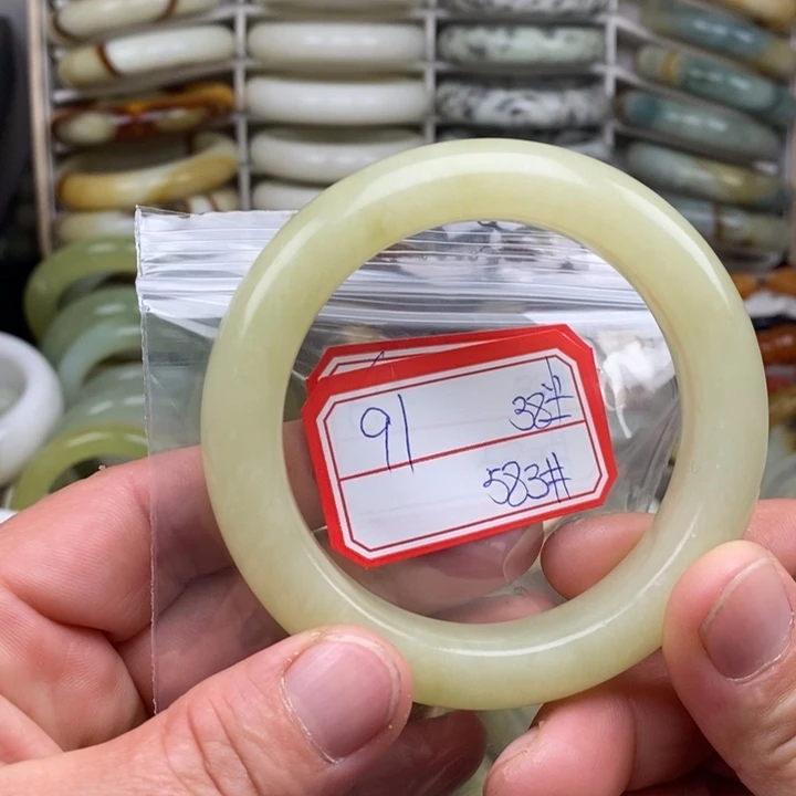 未镶嵌蛇纹石玉颈饰