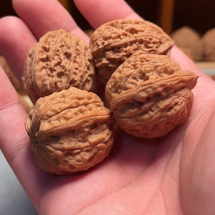 轻***光文玩核桃吊坠原树野核火麒麟福利