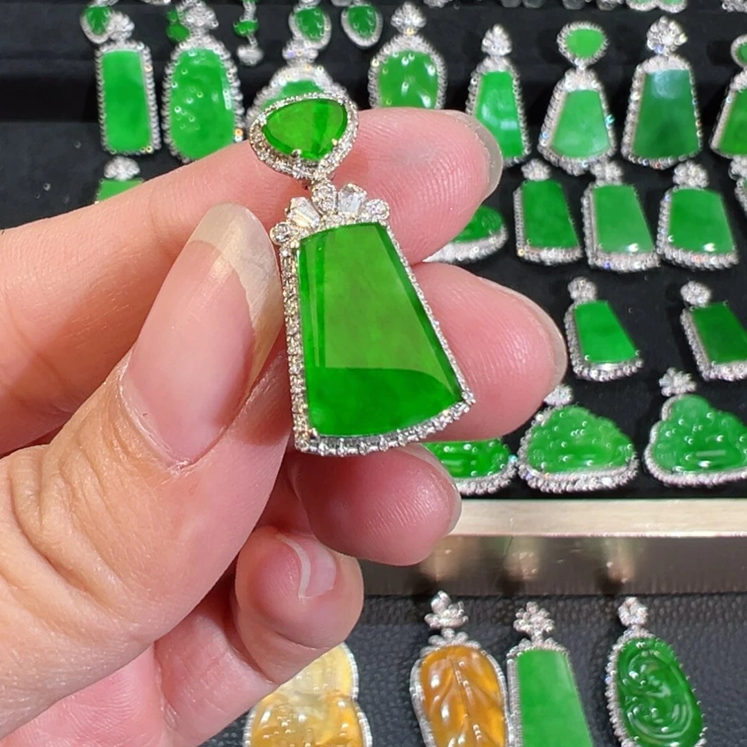 【闪购商品】翡翠吊坠(不含链)18K金镶嵌