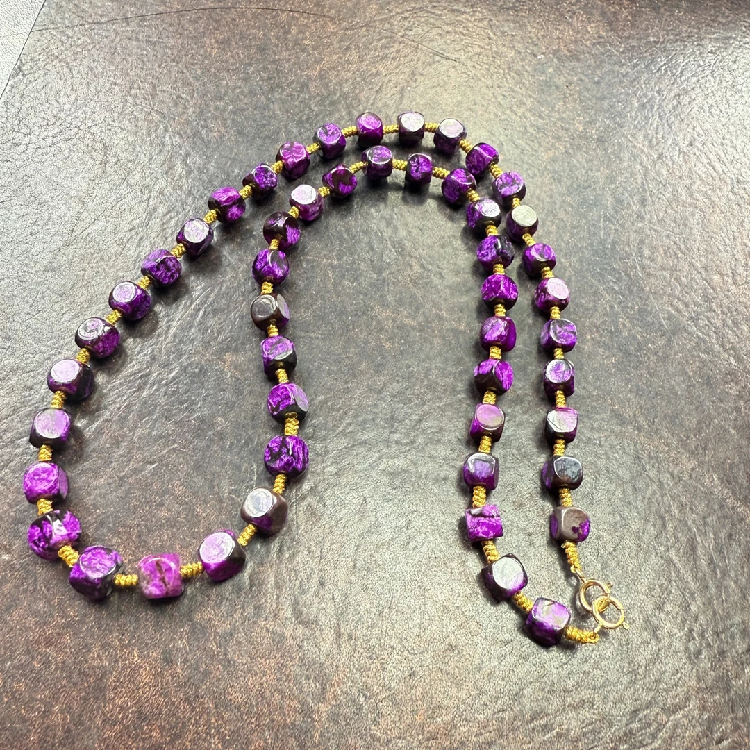 舒俱来19520魔方珠火焰红丝绒项链18k