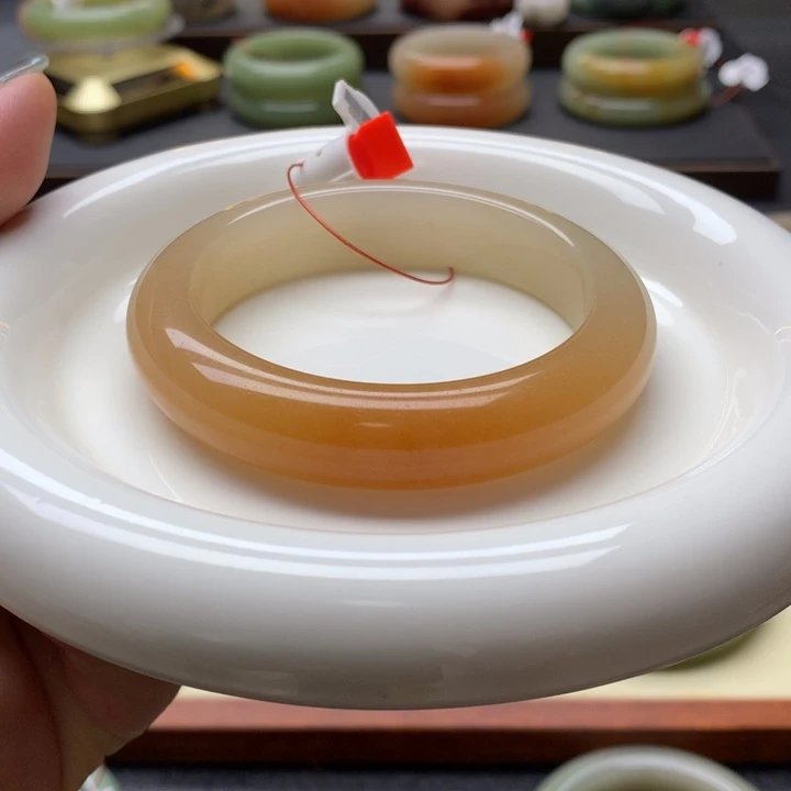 未镶嵌手镯石英岩玉