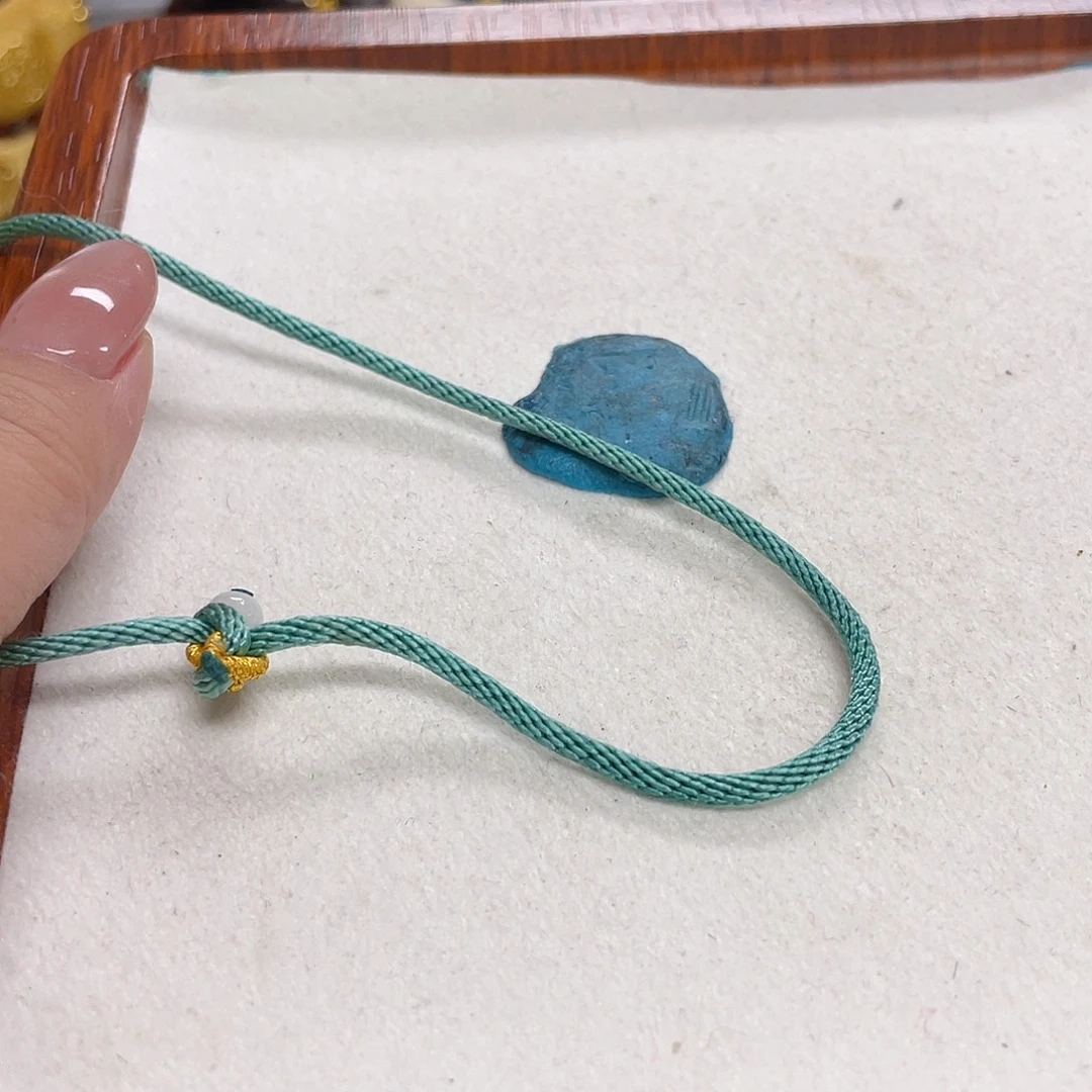 赫***宝翡翠未镶嵌颈饰绳子