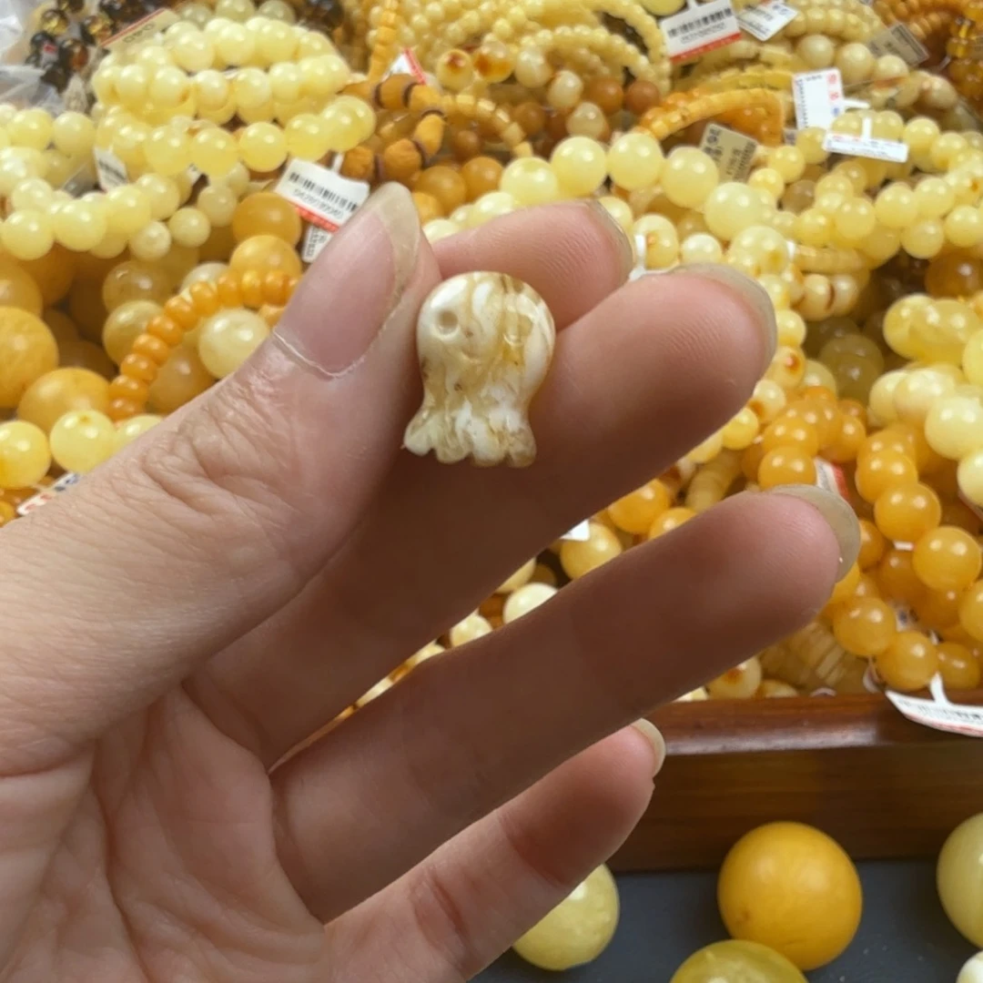 未镶嵌琥珀珠宝奇石