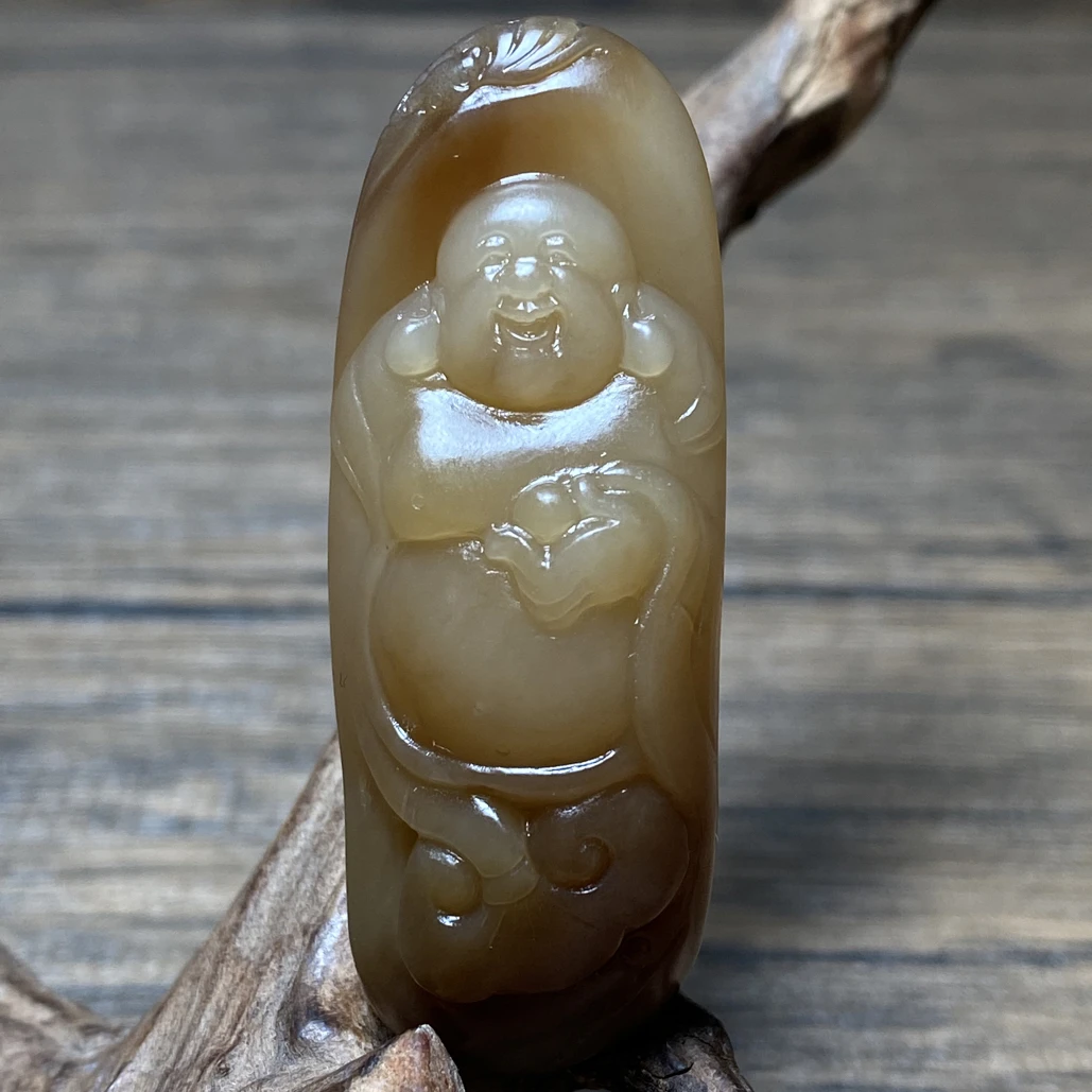 新疆和田玉且末糖《弥勒佛》吊坠尺寸：50.8/18.8/10mm