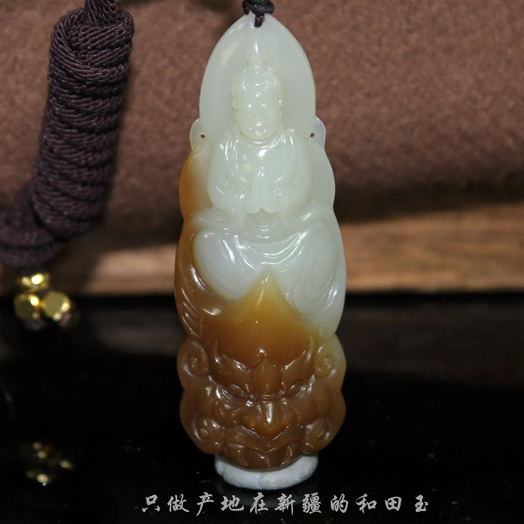 新疆和田玉且末料观音挂件　瑞兽守护牌　27.6克