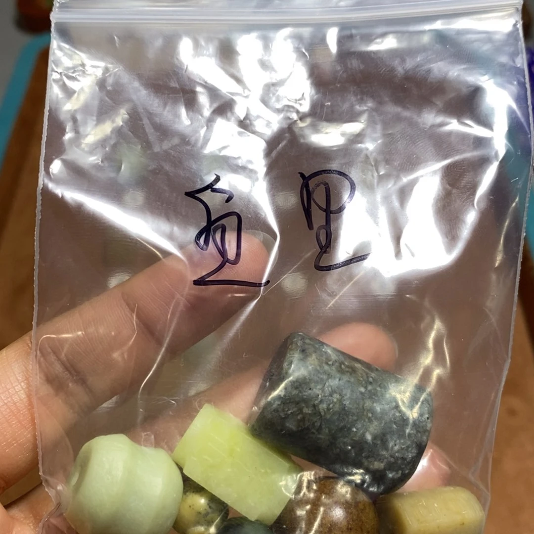 蛇纹石玉颈饰未镶嵌?**里