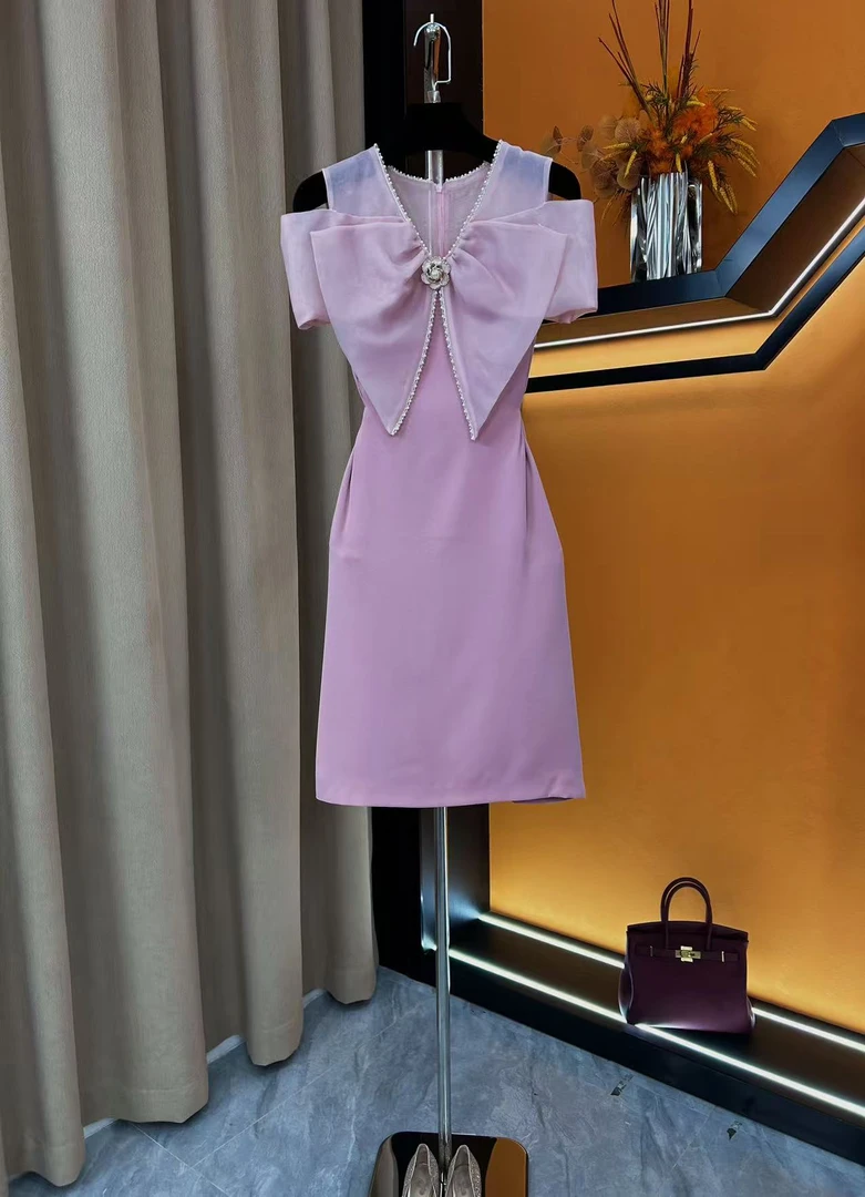 61285-夏季新款温柔千金风V领蝴蝶结拼接钉钻露肩小黑裙连衣裙女