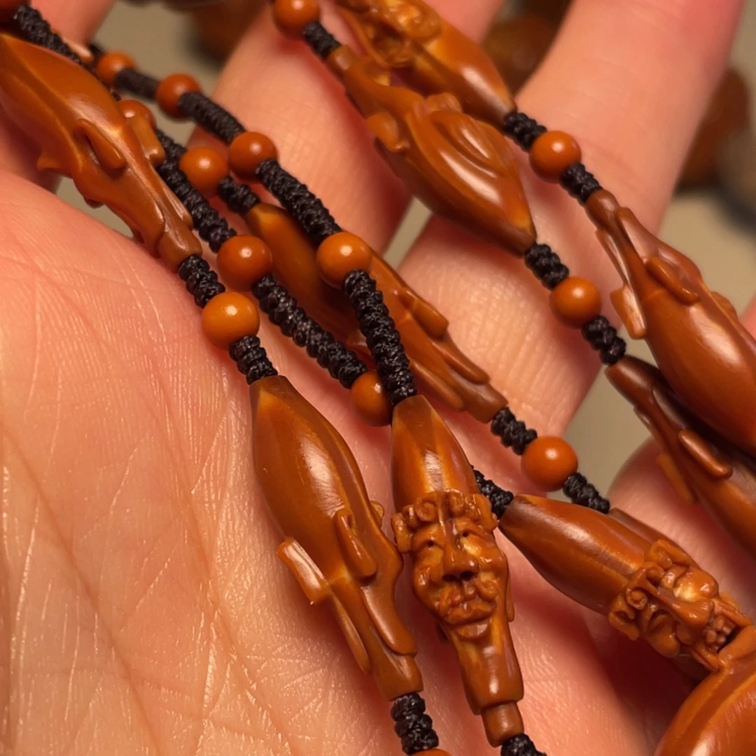 阿***‍橄榄色与橄榄红色调是