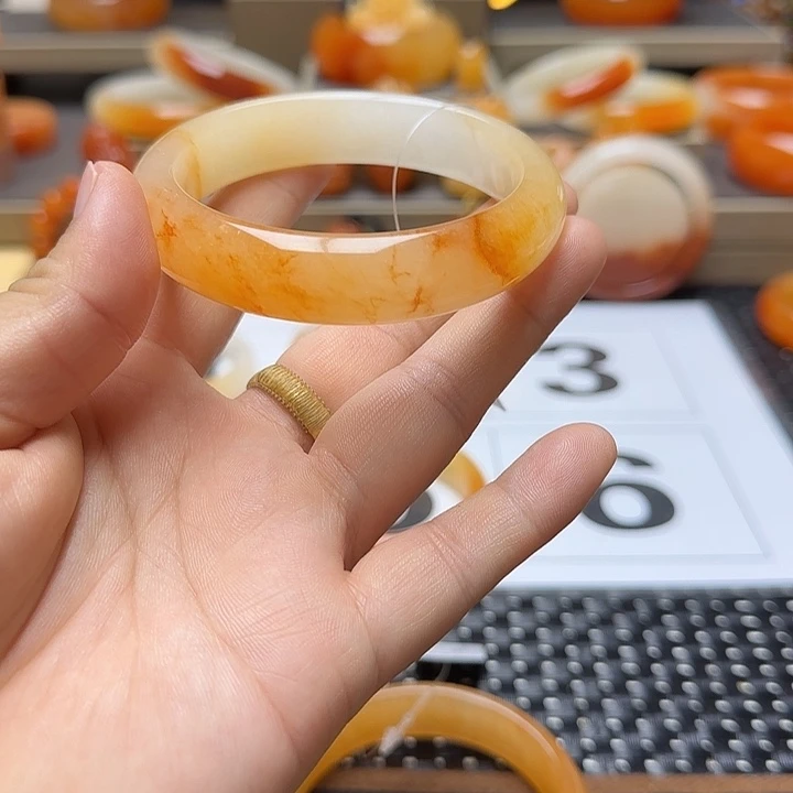 *****石英质玉手镯未镶嵌