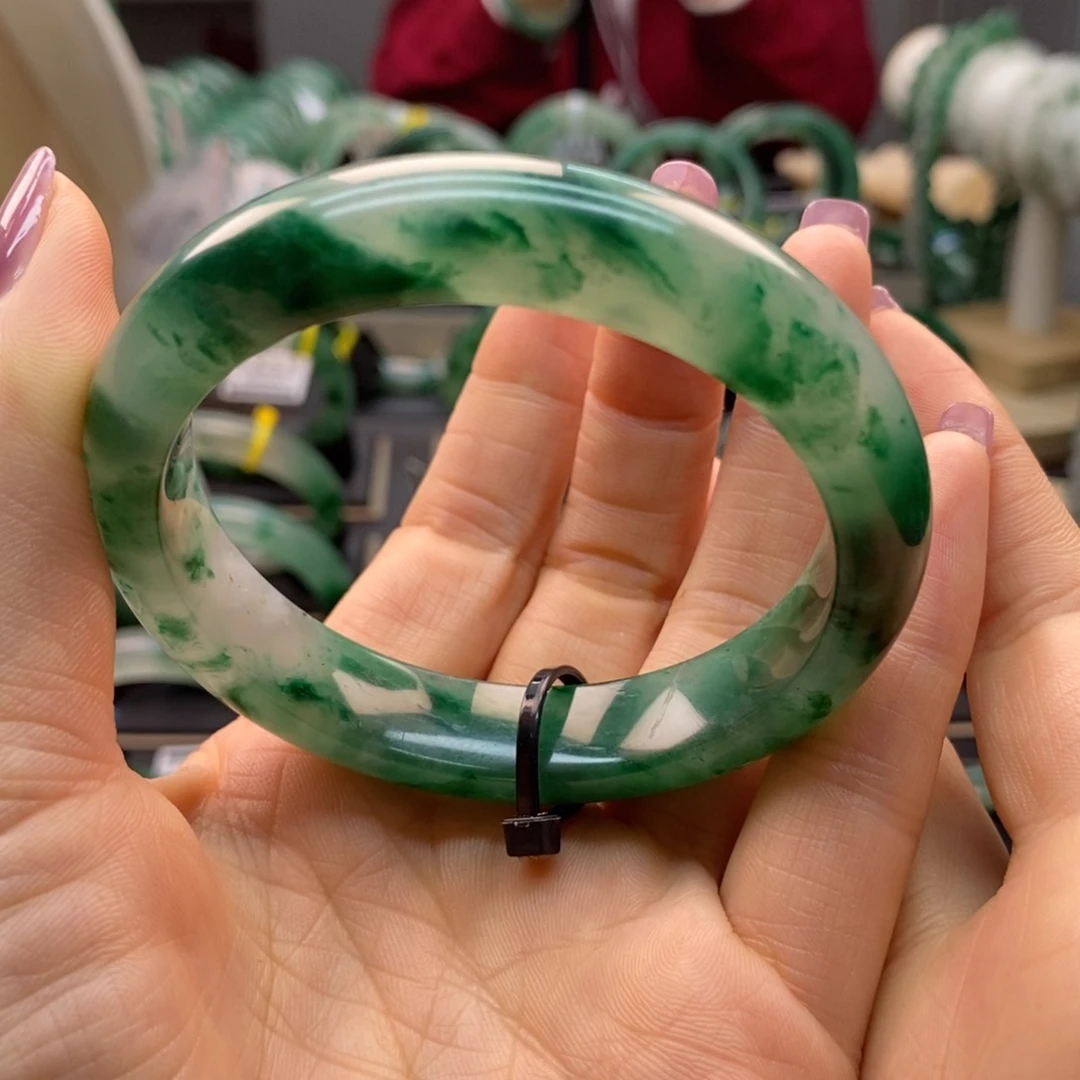 石英质玉手镯未镶嵌59.6圈口