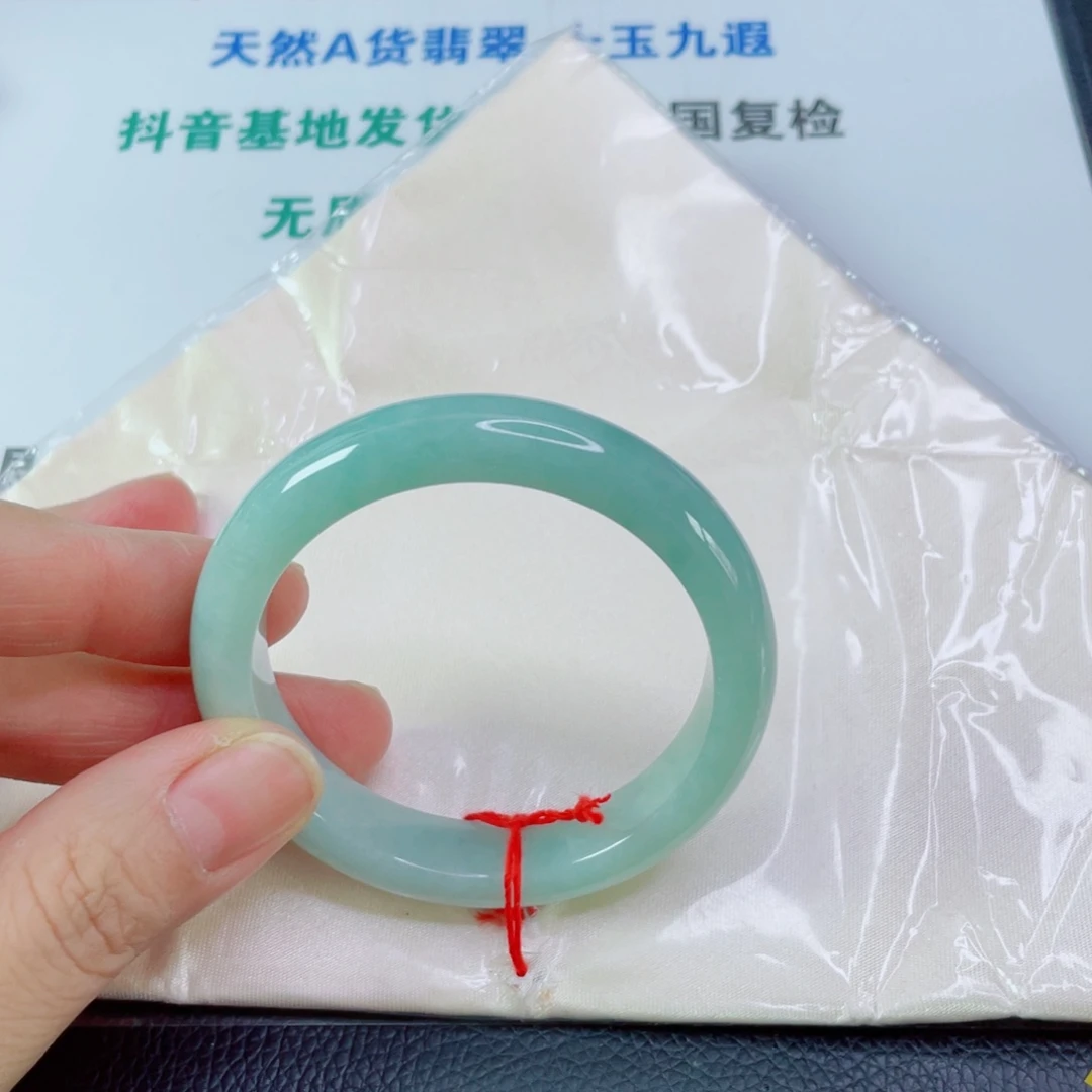 玖***儿翡翠手镯未镶嵌天然