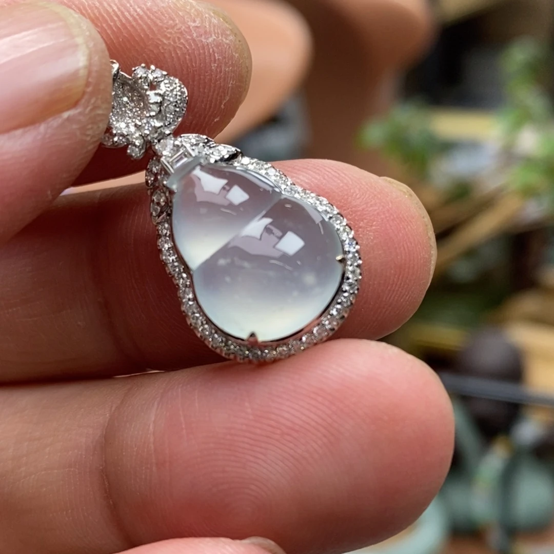 翡翠颈饰18K金镶嵌挂件