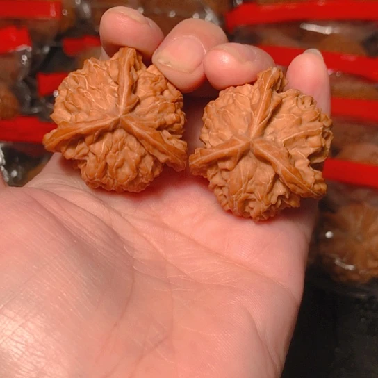 把件文玩核桃三棱36