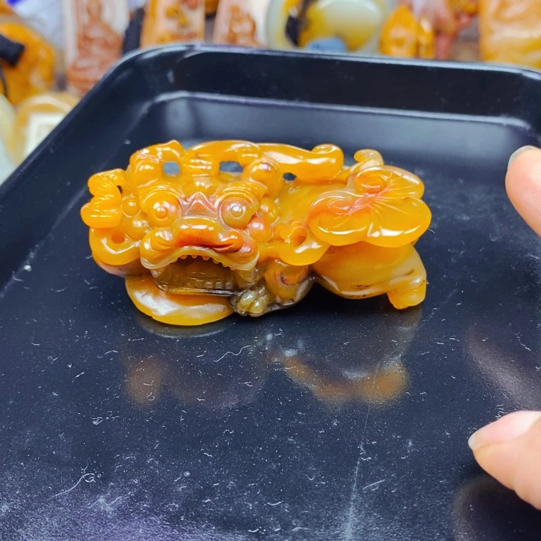 石英质玉（黄龙玉）未镶嵌颈饰