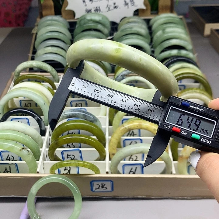 未镶嵌蛇纹石玉手镯55