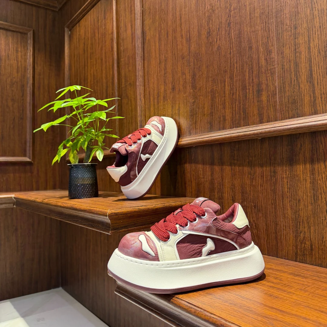 男鞋新款时尚皮面蕾色厚底个性耐磨百搭舒适轻便低帮系带运动潮鞋