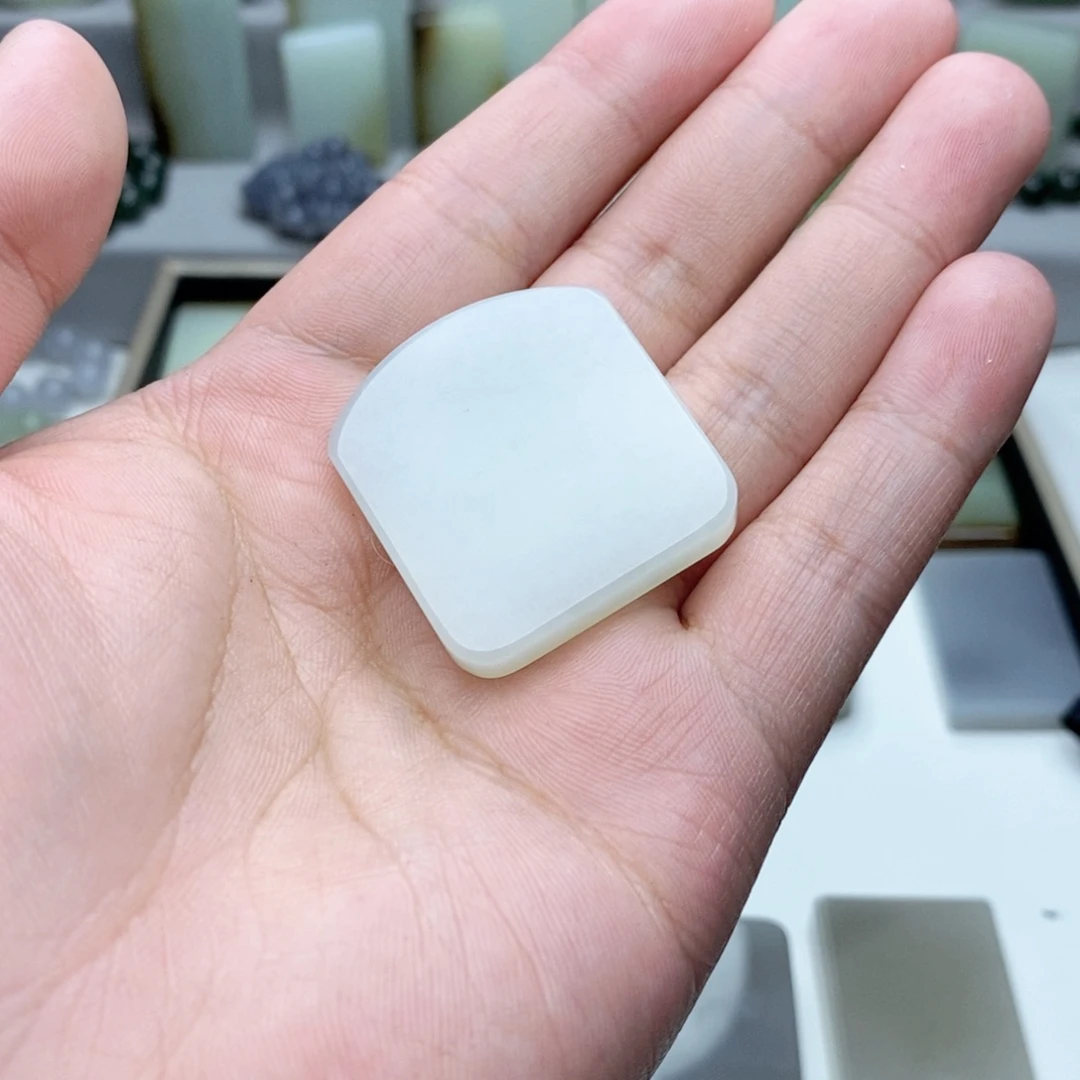 和田玉颈饰未镶嵌高*人